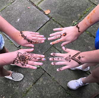 Hands on Henna