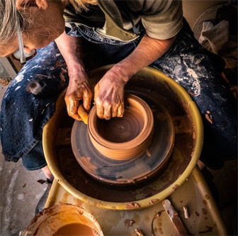 Potter on the wheel photo by Earl Wilcox on Unsplash 
